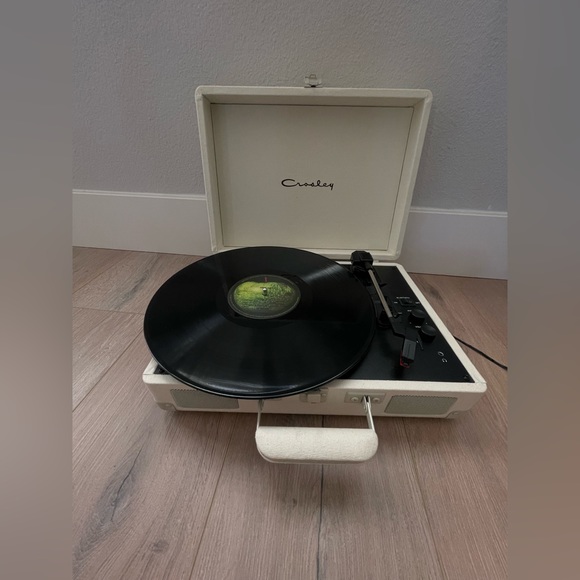 CROSLEY Cruiser Urban Outfitters Record/Media Player - Picture 6 of 6
